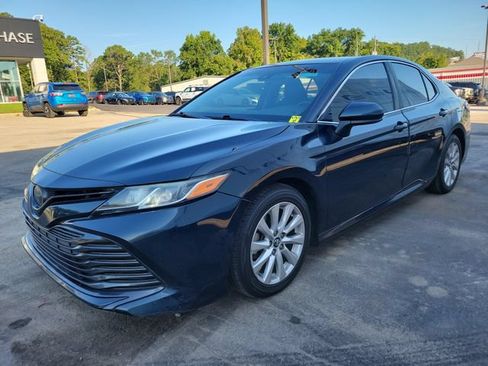 Used 2019 Toyota Camry LE FWD image 3