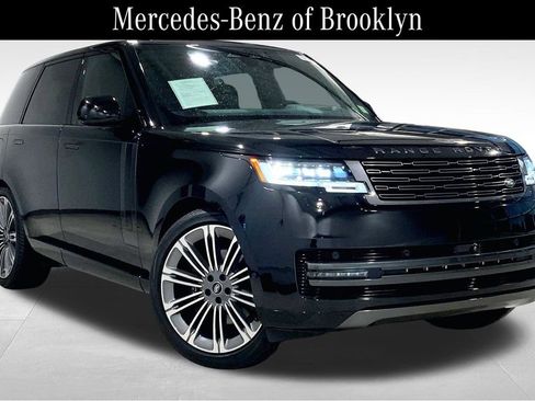 Used 2024 Land Rover Range Rover SE image 1