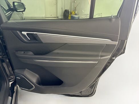 Used 2025 Buick Enclave Preferred image 32