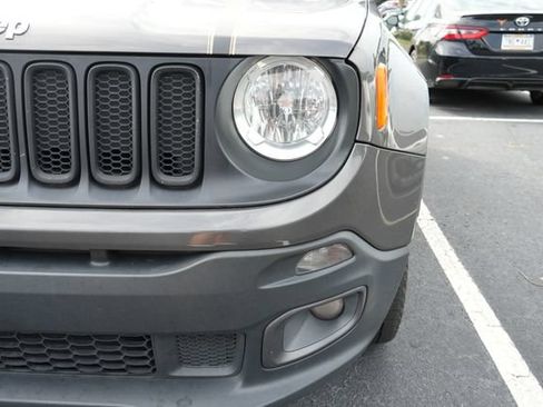 Used 2018 Jeep Renegade Latitude w/ Popular Equipment Group AWD/4WD image 12
