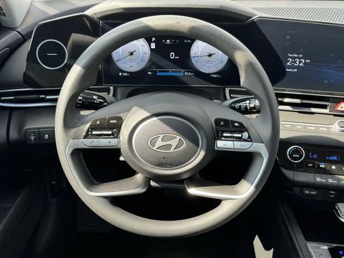 Used 2024 Hyundai Elantra SEL image 20