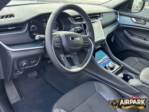 New 2025 Jeep Grand Cherokee L Altitude image 16