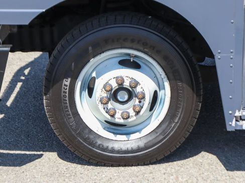 Used 2019 Ford E-450 and Econoline 450 Super Duty RWD image 32