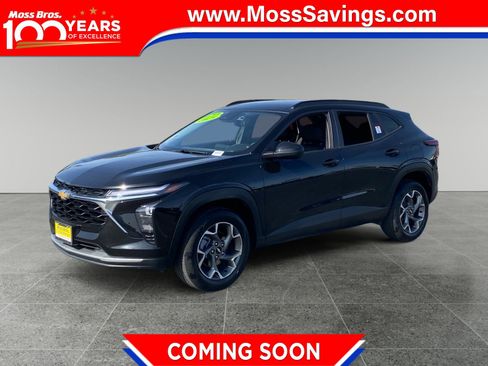 Used 2025 Chevrolet Trax LT FWD image 1