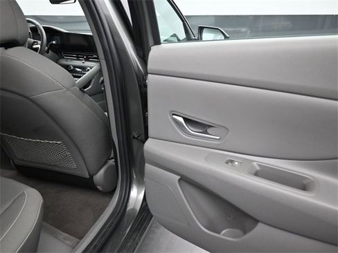 Used 2025 Hyundai Elantra SEL image 20