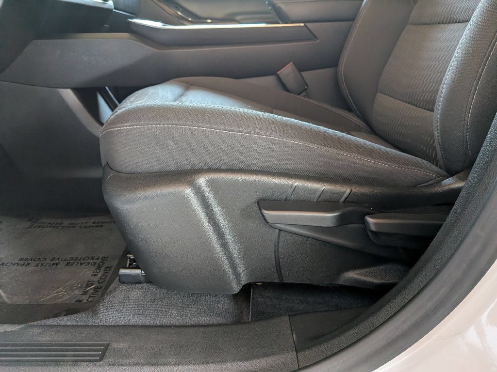 Used 2025 Chevrolet Equinox LT AWD/4WD image 14