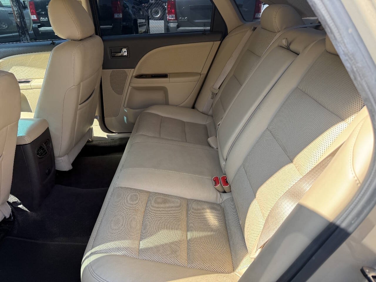Used 2008 Ford Taurus SEL FWD image 24
