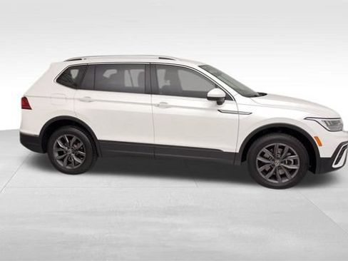 Used 2023 Volkswagen Tiguan SE AWD/4WD image 9