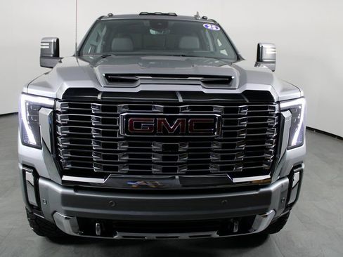 Used 2025 GMC Sierra 2500 Denali w/ Denali Reserve Package image 11