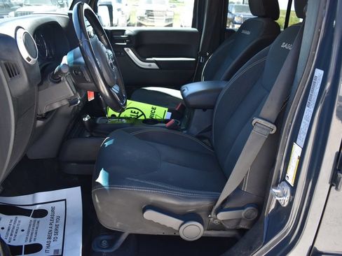 Used 2018 Jeep Wrangler Unlimited Sahara w/ Connectivity Group AWD/4WD image 15