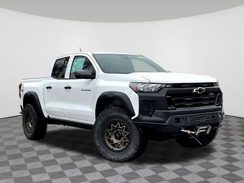 Used 2025 Chevrolet Colorado Trail Boss AWD/4WD image 3