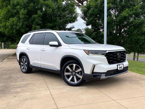 Used 2023 Honda Pilot Touring image 1