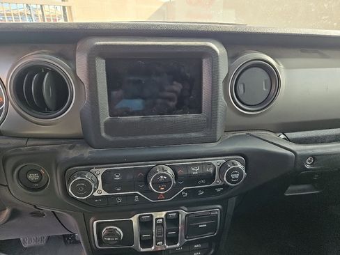 Used 2018 Jeep Wrangler Unlimited Sport S image 16