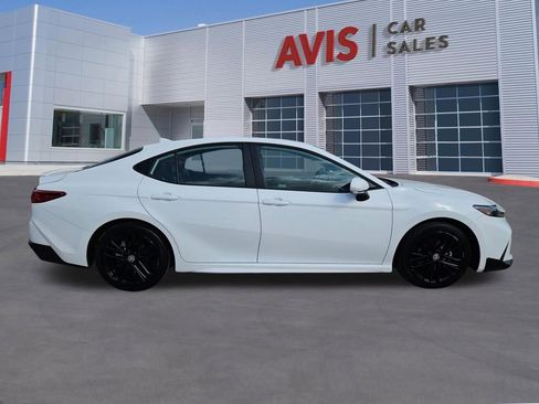 Used 2025 Toyota Camry SE image 7