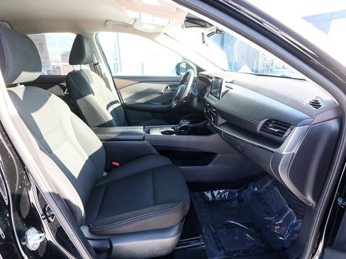 Used 2023 Nissan Rogue S image 30