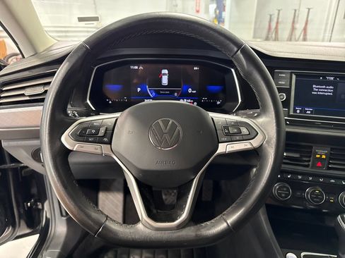 Used 2024 Volkswagen Jetta SE FWD image 5