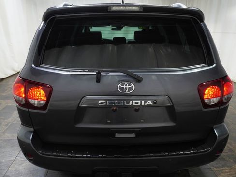 Used 2018 Toyota Sequoia SR5 image 5
