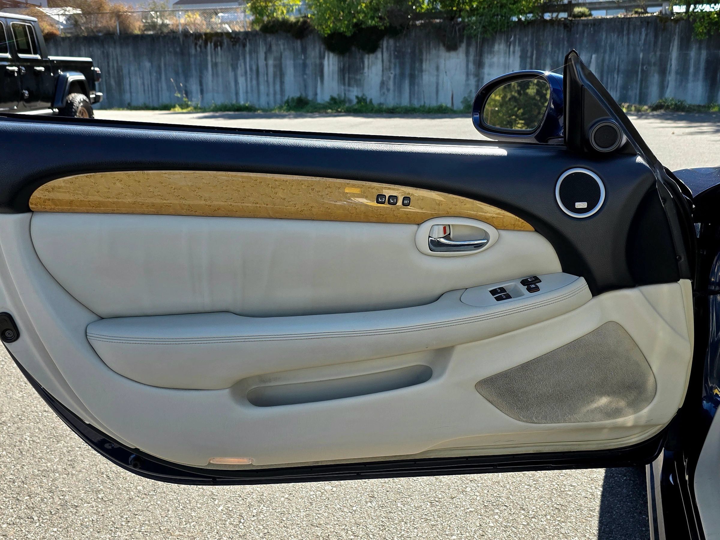 Used 2005 Lexus SC 430 Convertible RWD image 41