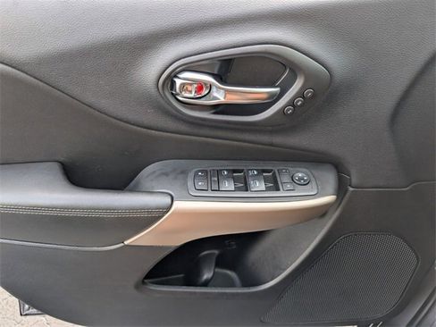 Used 2018 Jeep Cherokee Limited w/ Luxury Group image 32