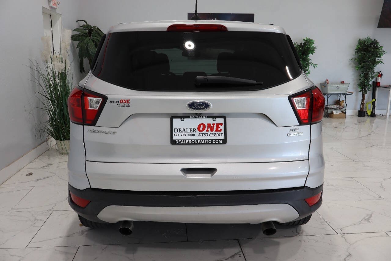Used 2019 Ford Escape SE FWD image 4