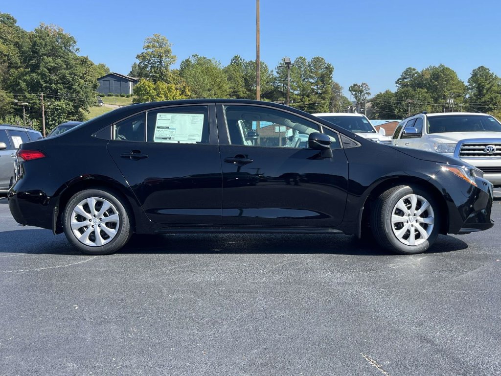 New 2027 Toyota Corolla LE FWD image 2