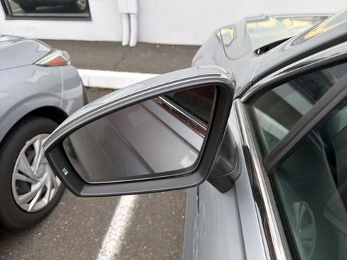 Used 2022 Volkswagen Tiguan SE image 24