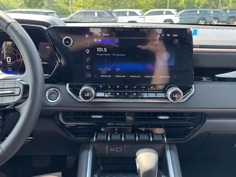 Used 2026 Chevrolet Colorado Z71 w/ Technology Package AWD/4WD image 18