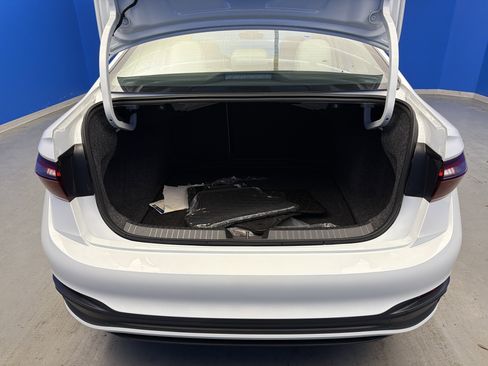 Used 2025 Volkswagen Jetta SE image 28