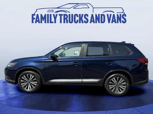 Used 2020 Mitsubishi Outlander SE image 2