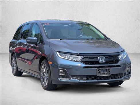Used 2025 Honda Odyssey Touring image 3