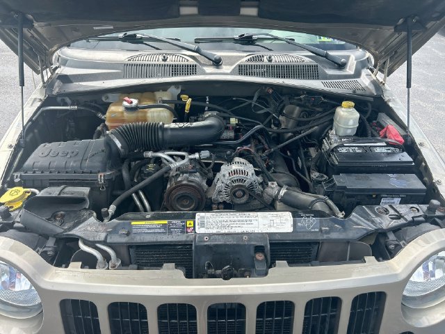 Used 2006 Jeep Liberty Sport AWD/4WD image 34