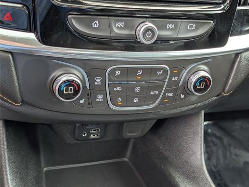 Used 2020 Chevrolet Traverse LT w/ LT Premium Package AWD/4WD image 33