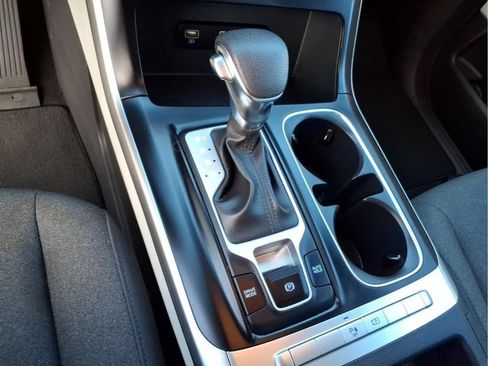 Used 2024 Kia Carnival LX FWD image 29