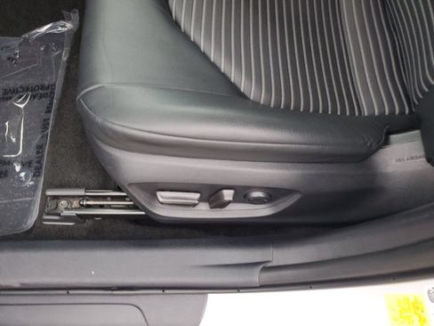 Used 2024 Toyota Camry SE FWD image 17