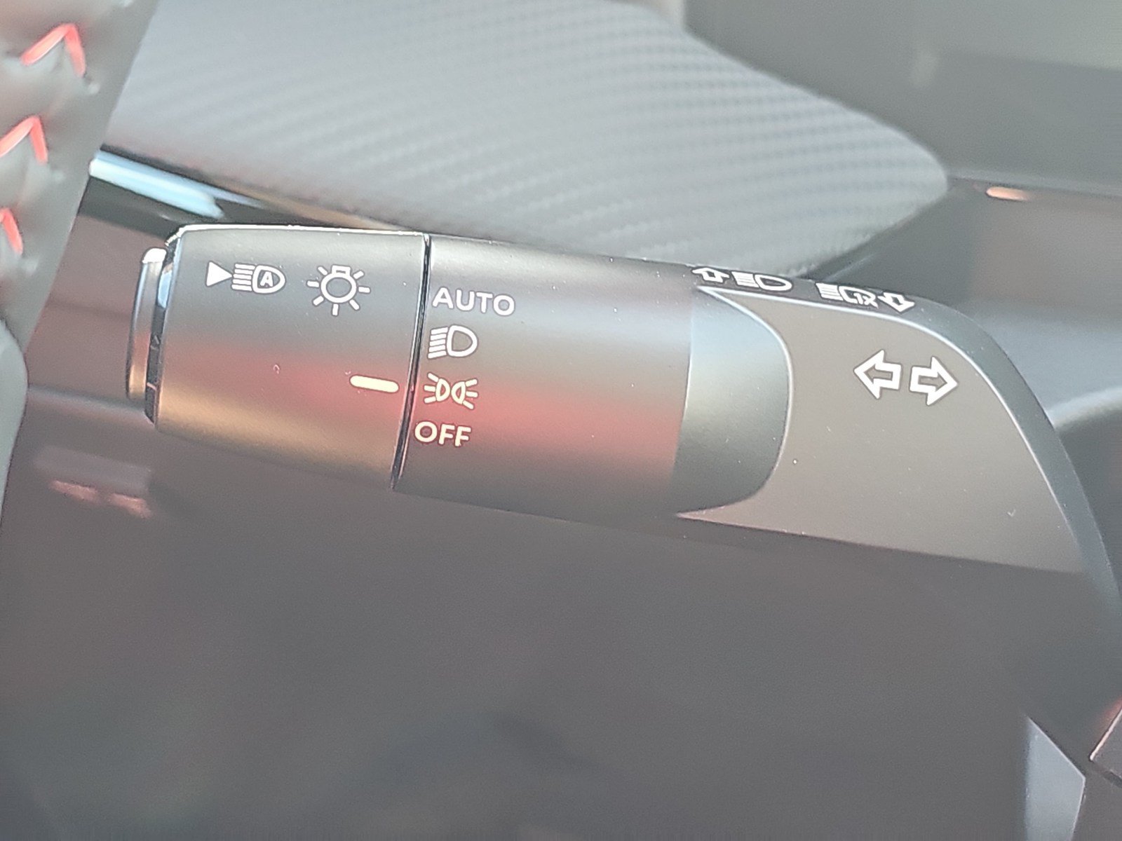 Used 2026 Nissan Kicks SR w/ SR Premium Package FWD image 32