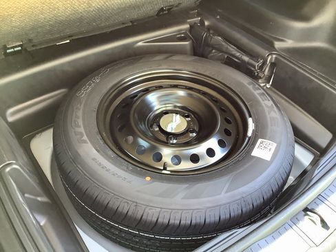 Used 2024 Jeep Grand Cherokee Laredo X w/ Trailer Tow Package image 30