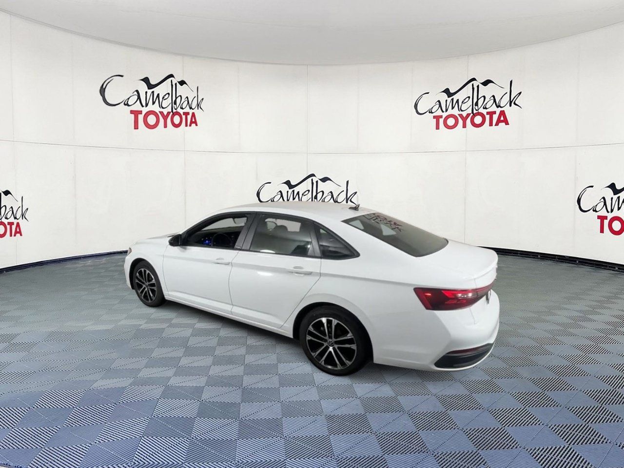 Used 2025 Volkswagen Jetta Sport FWD image 8