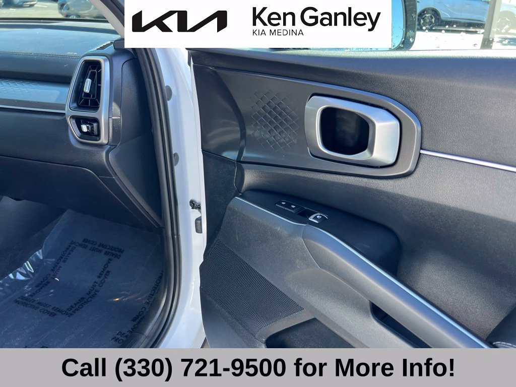 Certified 2023 Kia Sorento LX AWD/4WD image 55