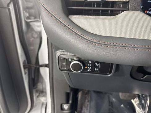 Used 2026 Ford Explorer Active AWD/4WD image 14