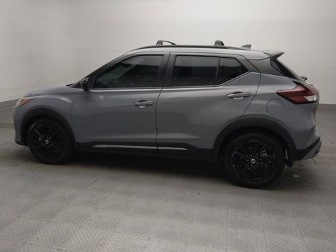 Used 2021 Nissan Kicks SR w/ SR Premium Package FWD image 3