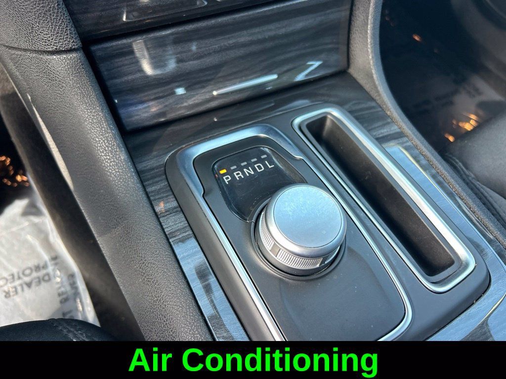 Used 2021 Chrysler 300 Touring w/ Sport Appearance Package RWD image 15