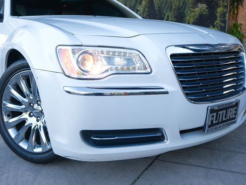 Used 2013 Chrysler 300 Motown image 6