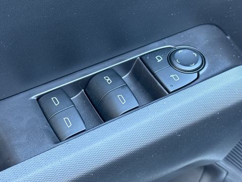 Used 2026 Chevrolet Colorado LT RWD image 13