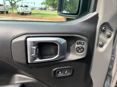 Used 2020 Jeep Wrangler Unlimited Rubicon w/ LED Lighting Group AWD/4WD image 17