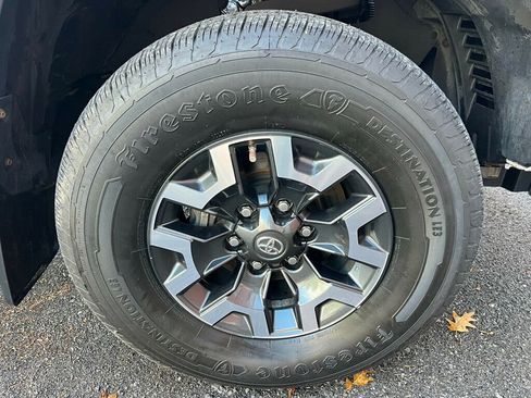 Used 2018 Toyota Tacoma TRD Off-Road w/ TRD Premium Off Road Package image 14