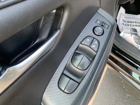 Used 2025 Nissan Sentra SV image 19