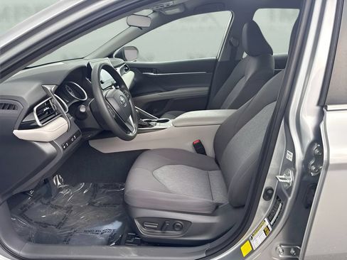 Used 2022 Toyota Camry LE FWD image 5