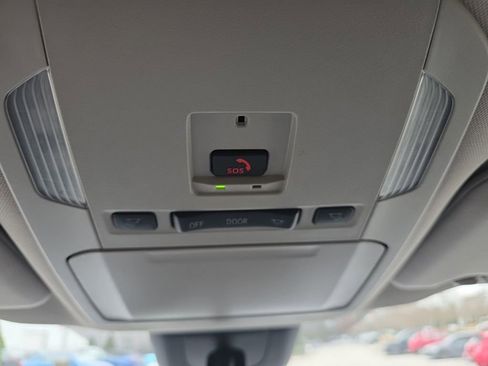 Used 2024 Toyota Highlander LE image 35