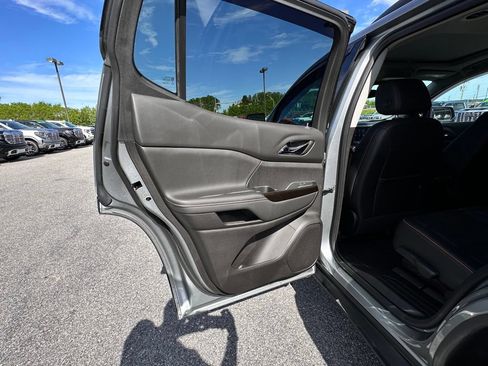 Used 2023 GMC Acadia AT4 w/ Technology Package AWD/4WD image 25