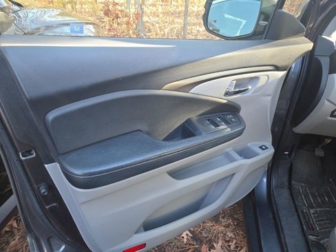 Used 2017 Honda Ridgeline RTL-T image 6